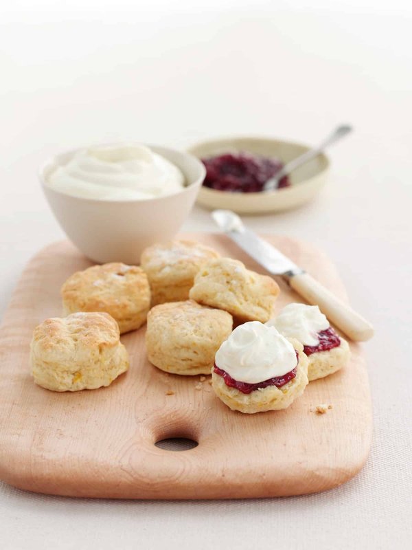 Comment réussir des scones anglais aérés et moelleux pour un tea time parfait ?